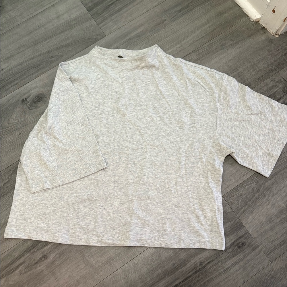 Abercrombie & Fitch Light Gray Short Sleeve Tee